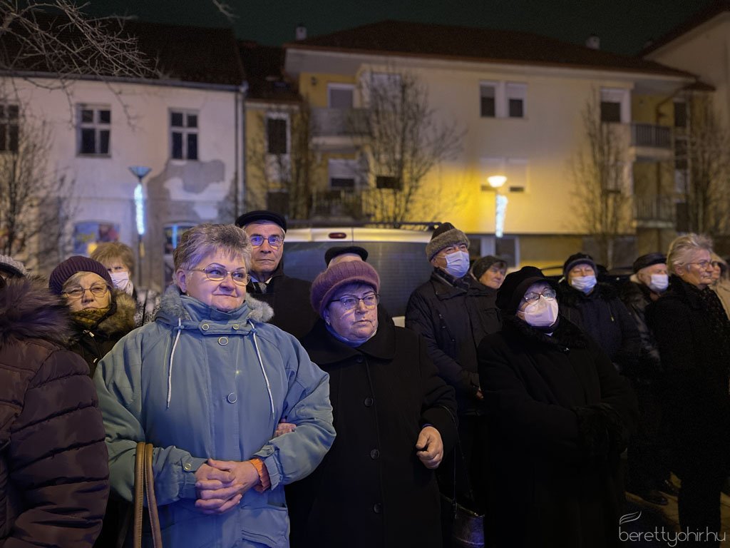 Fellobbant a szeretet lángja 36